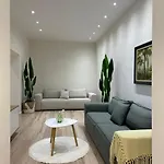 Cloud9 Bllok Area Apartment *