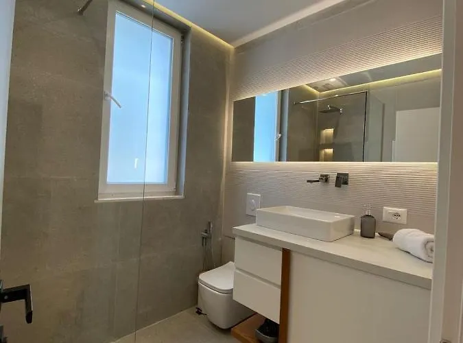 Cloud9 Apartments Bllok Area *