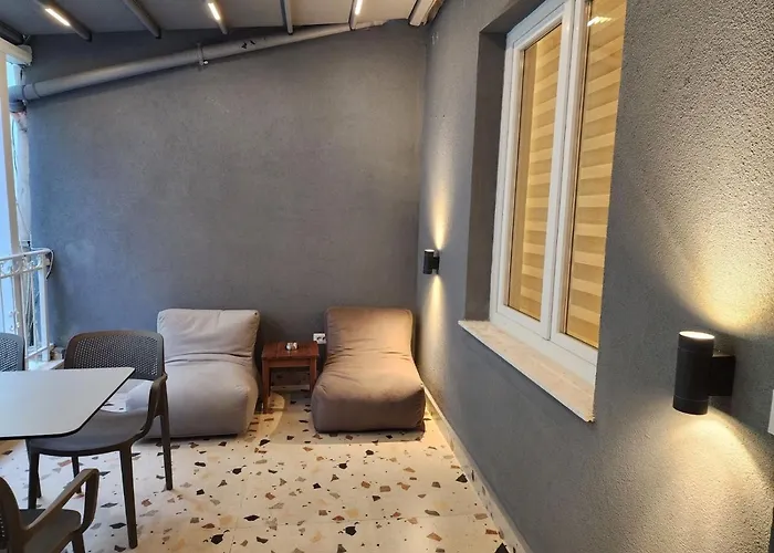 Cloud9 Bllok Area Apartment